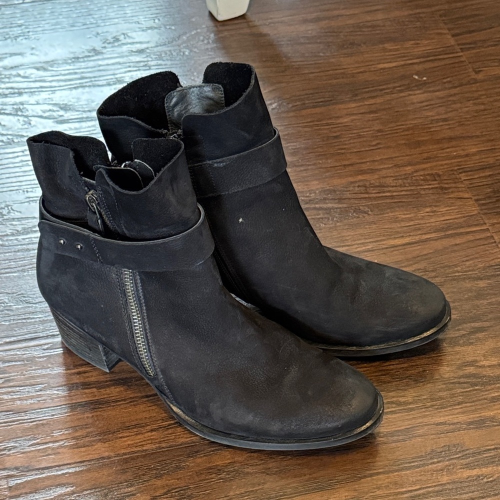 Paul Green Black Suede Ankle Boots w/ Zip Closure - Picture 3 of 13